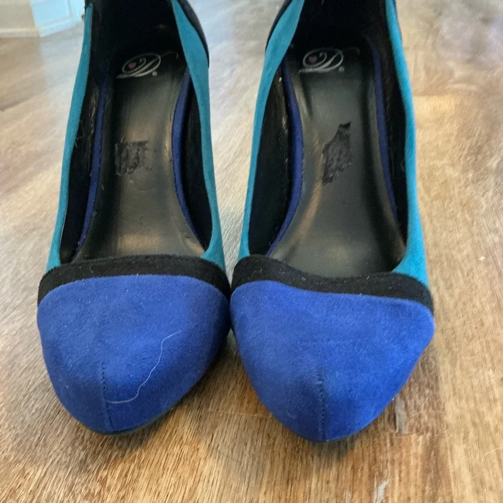 Elegant Blue and Black High Heels - Picture 4 of 7
